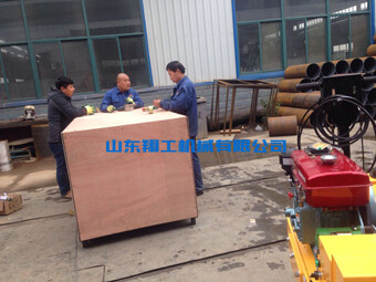 山東翔工機(jī)械小型壓路機(jī)發(fā)貨現(xiàn)場(chǎng)忙！
